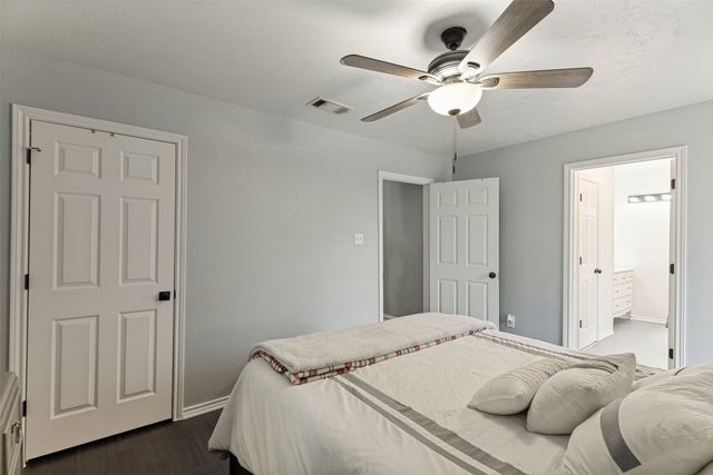 4833 Colonial Park Drive, Haltom City, TX 76117