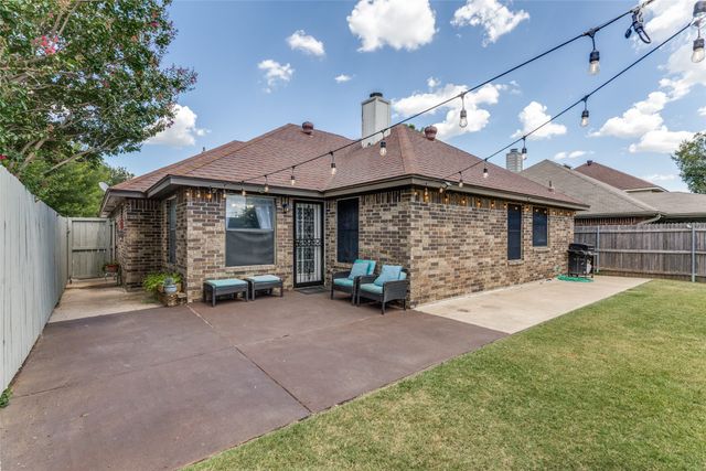 4833 Colonial Park Drive, Haltom City, TX 76117
