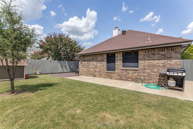4833 Colonial Park Drive, Haltom City, TX 76117