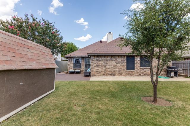 4833 Colonial Park Drive, Haltom City, TX 76117