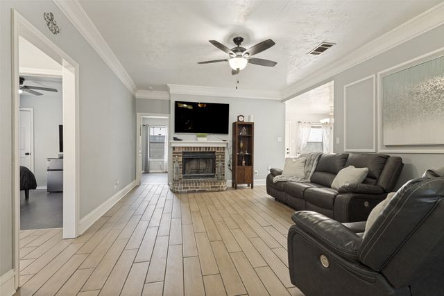4833 Colonial Park Drive, Haltom City, TX 76117