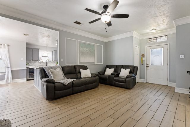 4833 Colonial Park Drive, Haltom City, TX 76117