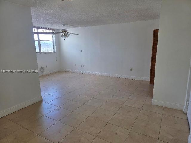 9411 SW 4th St 303, Miami, FL 33174