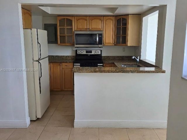 9411 SW 4th St 303, Miami, FL 33174