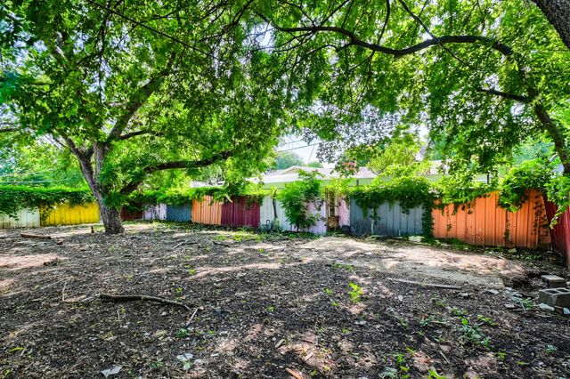 2748 Running Brook Lane, Dallas, TX 75228