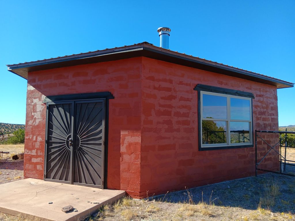 S Spirit Way, Magdalena, NM 87825