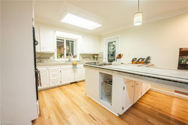 3750 11th Street NE, Hickory, NC 28601