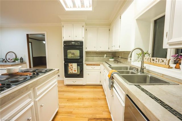 3750 11th Street NE, Hickory, NC 28601