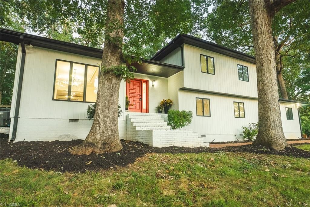 3750 11th Street NE, Hickory, NC 28601