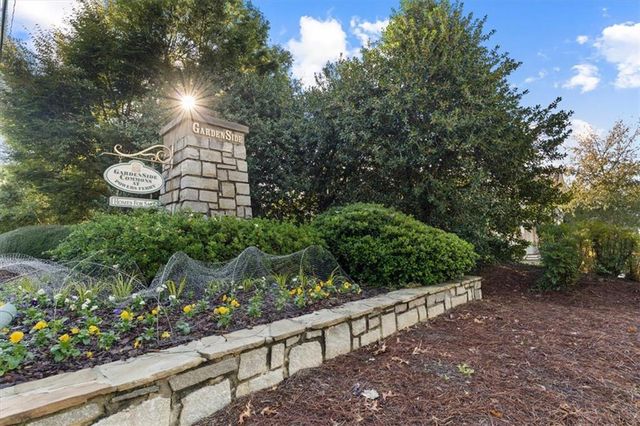 760 Gardenside Circle SE, Marietta, GA 30067