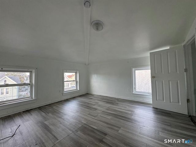 40 Jane Street, Bridgeport, CT 06608