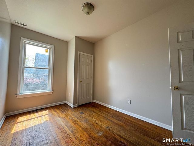 40 Jane Street, Bridgeport, CT 06608