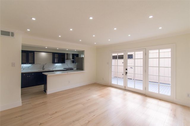 5805 Valley Forge Drive 96, Houston, TX 77057