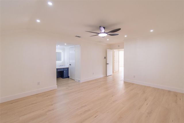 5805 Valley Forge Drive 96, Houston, TX 77057