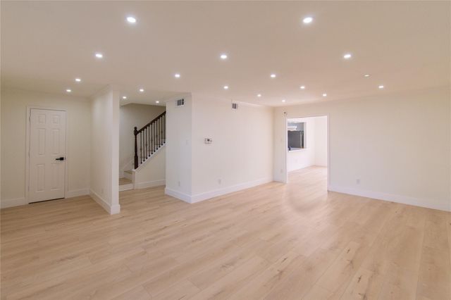 5805 Valley Forge Drive 96, Houston, TX 77057