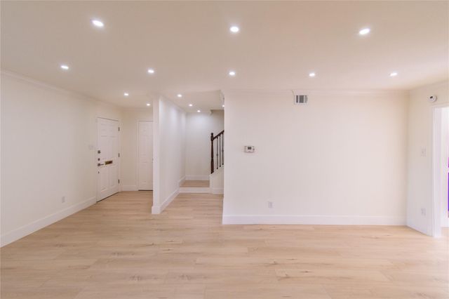 5805 Valley Forge Drive 96, Houston, TX 77057