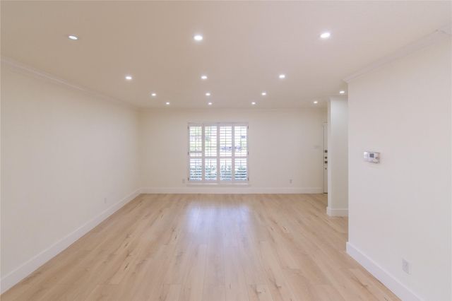 5805 Valley Forge Drive 96, Houston, TX 77057