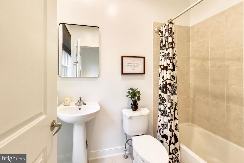 Image 15 of property listing at 4408 LONGFELLOW ST, Hyattsville, MD 20781
