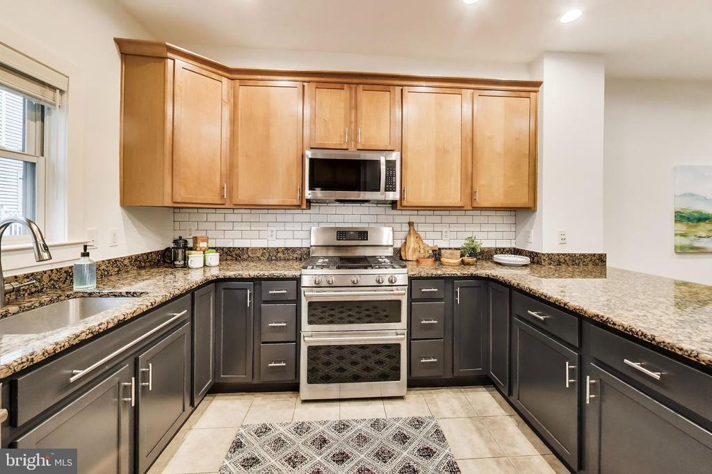 Image 8 of property listing at 4408 LONGFELLOW ST, Hyattsville, MD 20781