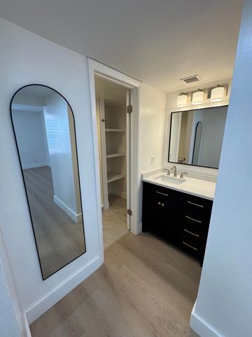 12 Royal Palm Way 2050, Boca Raton, FL 33432