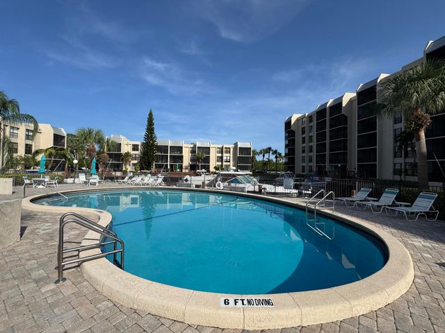 12 Royal Palm Way 2050, Boca Raton, FL 33432