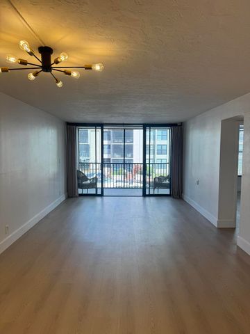 12 Royal Palm Way 2050, Boca Raton, FL 33432