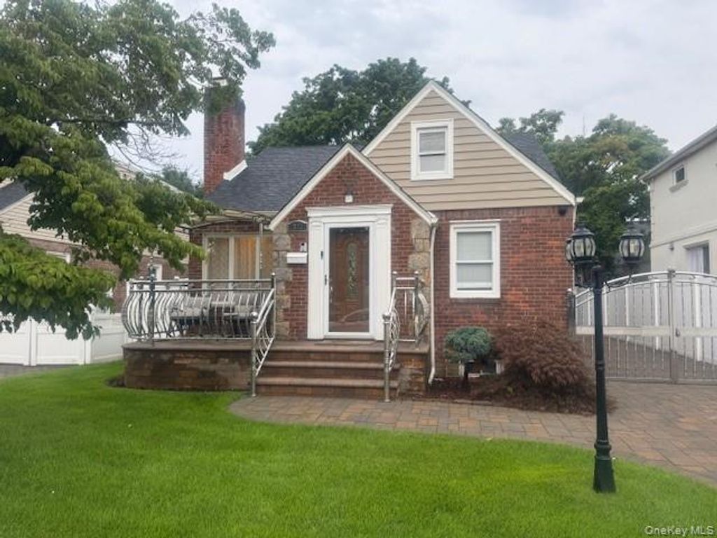 302 Oakford Street, West Hempstead, NY 11552