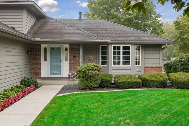 15019 Village Woods Drive, Eden Prairie, MN 55347