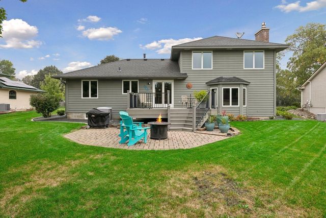 15019 Village Woods Drive, Eden Prairie, MN 55347