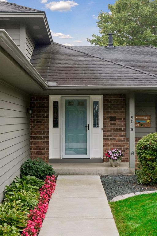 15019 Village Woods Drive, Eden Prairie, MN 55347 — photo 2