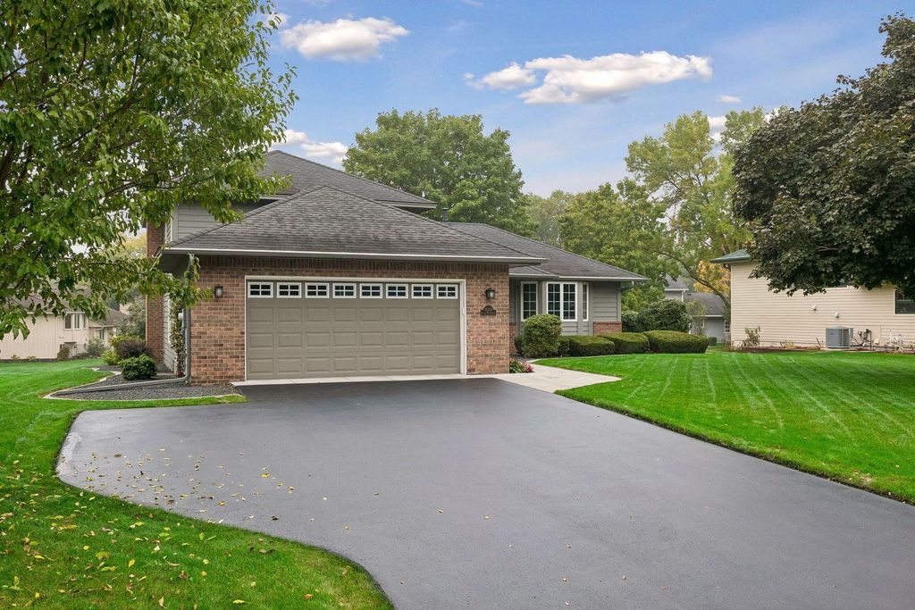 15019 Village Woods Drive, Eden Prairie, MN 55347 — photo 4