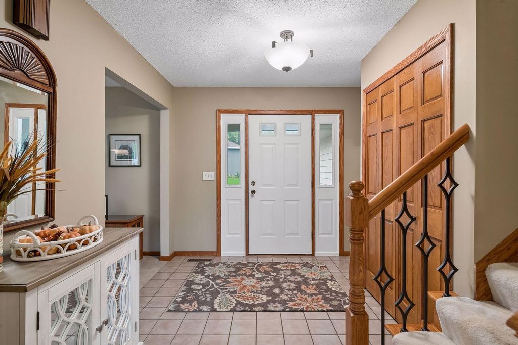 15019 Village Woods Drive, Eden Prairie, MN 55347 — photo 5