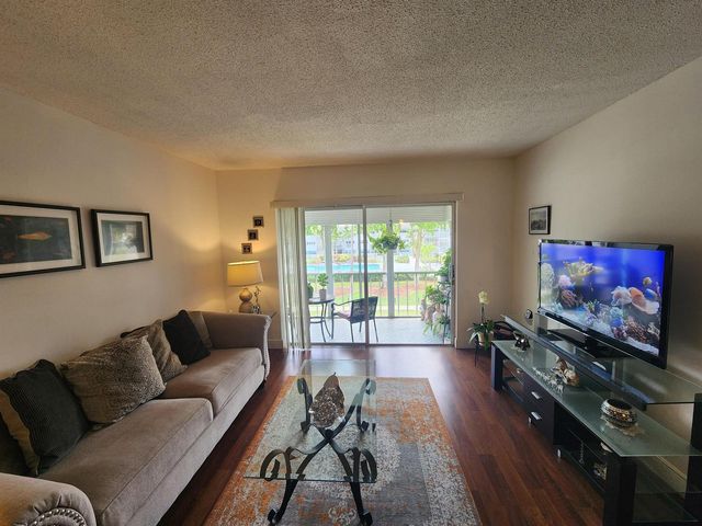 4900 WASHINGTON Street 307, Hollywood, FL 33021