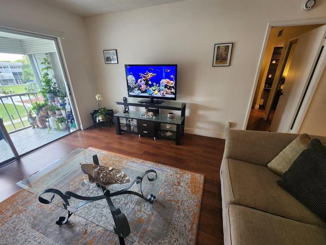 4900 WASHINGTON Street 307, Hollywood, FL 33021