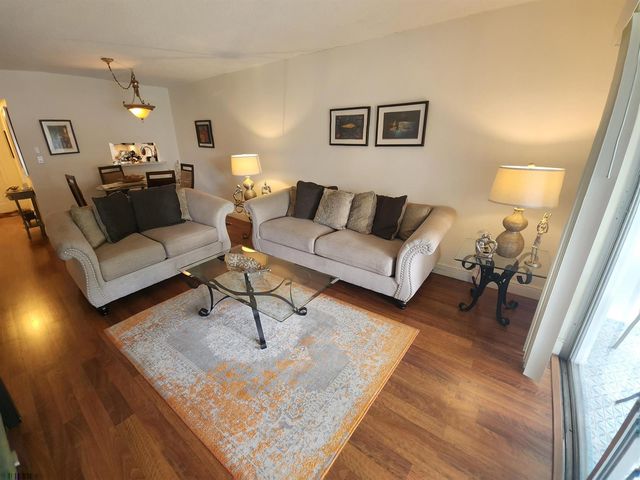 4900 WASHINGTON Street 307, Hollywood, FL 33021