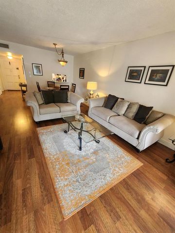 4900 WASHINGTON Street 307, Hollywood, FL 33021