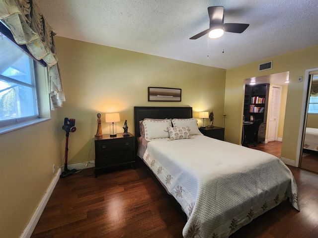 4900 WASHINGTON Street 307, Hollywood, FL 33021