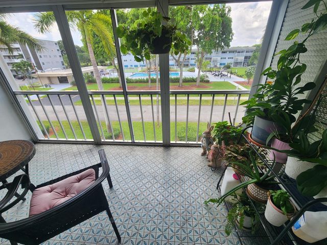 4900 WASHINGTON Street 307, Hollywood, FL 33021