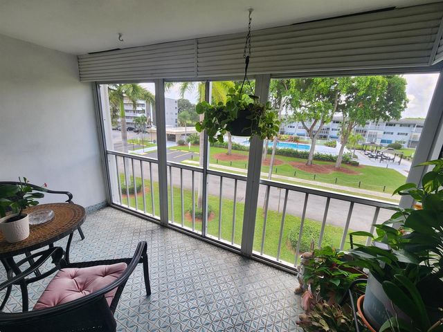 4900 WASHINGTON Street 307, Hollywood, FL 33021