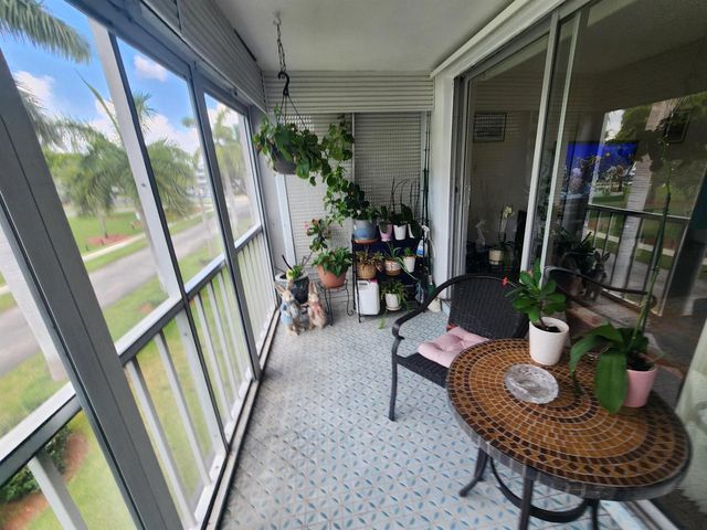 4900 WASHINGTON Street 307, Hollywood, FL 33021