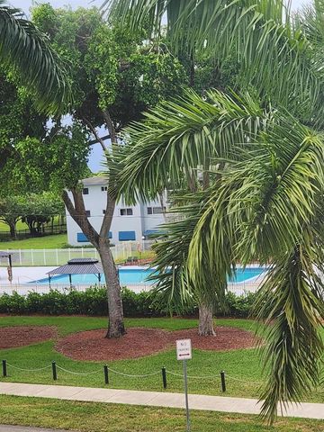 4900 WASHINGTON Street 307, Hollywood, FL 33021