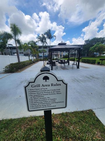 4900 WASHINGTON Street 307, Hollywood, FL 33021