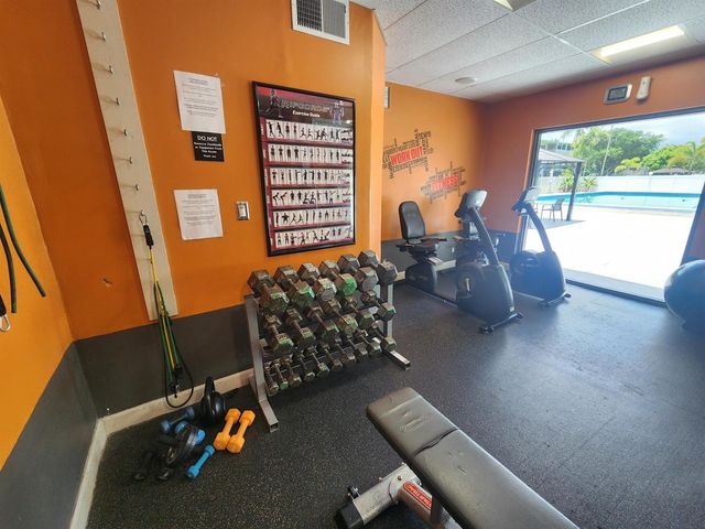 4900 WASHINGTON Street 307, Hollywood, FL 33021