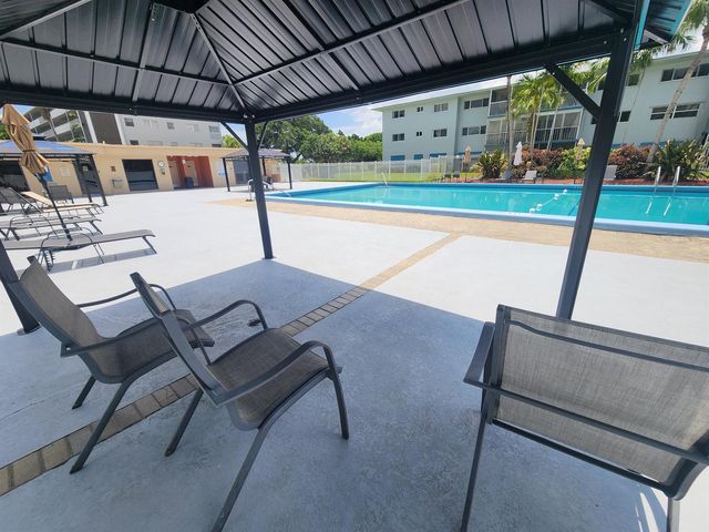 4900 WASHINGTON Street 307, Hollywood, FL 33021