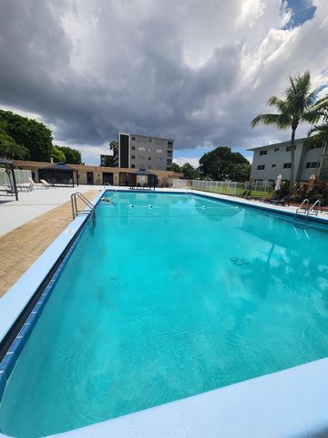 4900 WASHINGTON Street 307, Hollywood, FL 33021