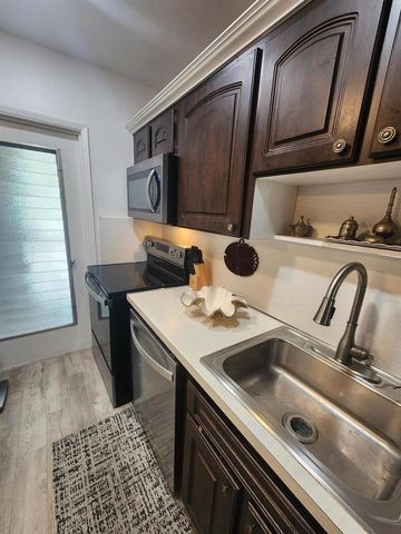 4900 WASHINGTON Street 307, Hollywood, FL 33021