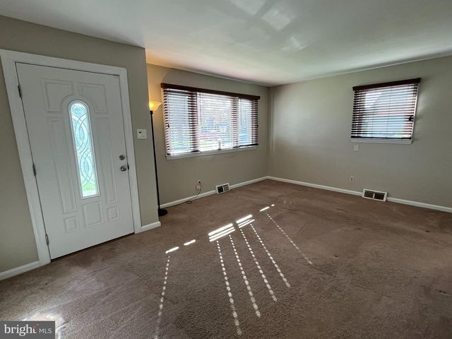 23 PAUL RD, Maple Shade, NJ 08052