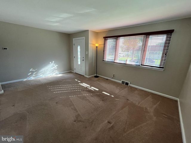 23 PAUL RD, Maple Shade, NJ 08052