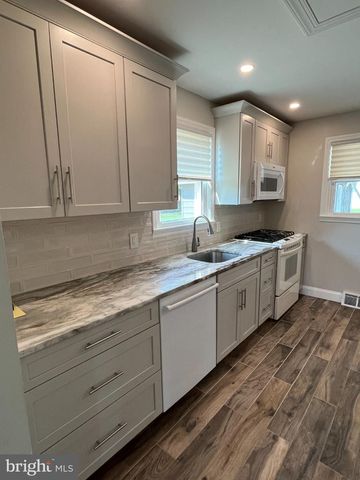 23 PAUL RD, Maple Shade, NJ 08052