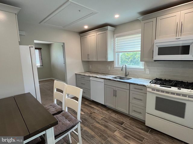 23 PAUL RD, Maple Shade, NJ 08052